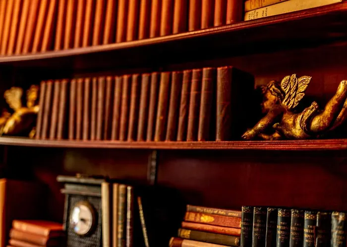 Top Haunted Hotels in Edinburgh for Ghostly Encounters