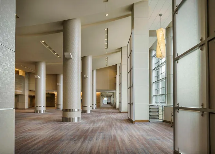 Top Denver Hotels Offering Airport Shuttle Service