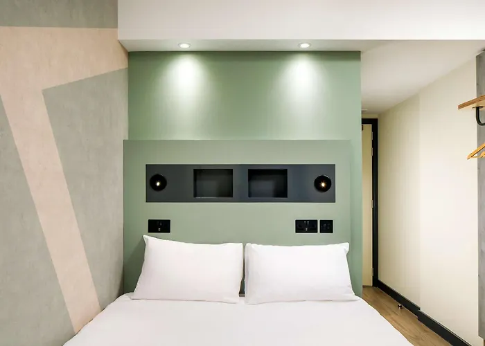 Top Manchester Airport Hotels with Free Amenities