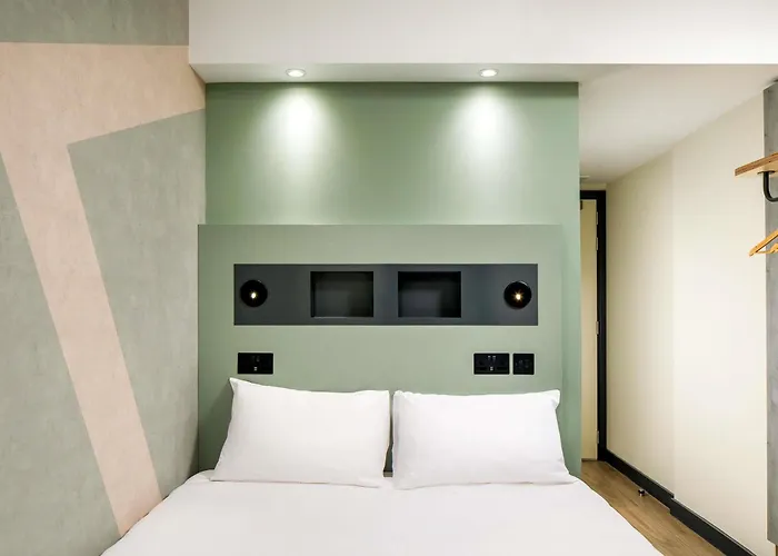 Top Manchester Airport Hotels with Free Amenities