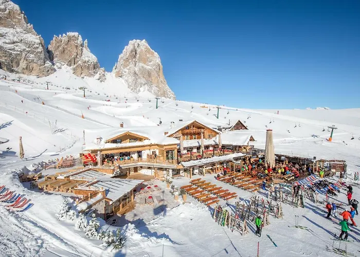 Incantevole Hotel Cristallo a Canazei nelle Dolomiti