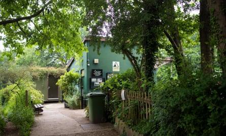 Entrance to Kenwood Ladies Pond, Hampstead Heath 