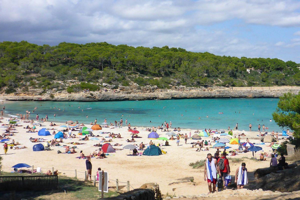 Dreamlike beach the beach Cala S'Amarador near Cala Figuera in the southeast of Majorca, Spain - © Lila Pharao / franks-travelbox