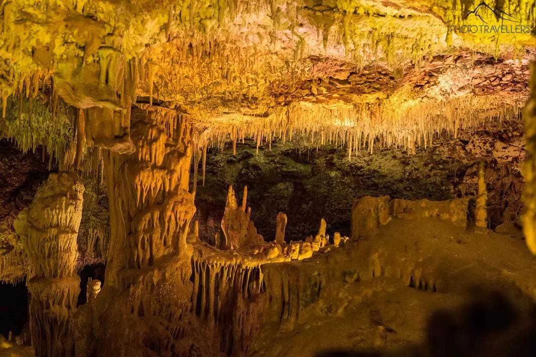 Tropfsteine in der Coves dels Hams