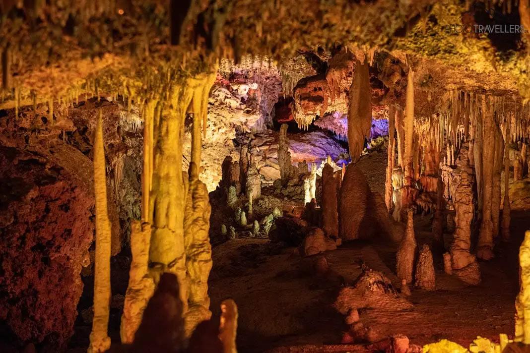 Tropfsteine in der Coves dels Hams