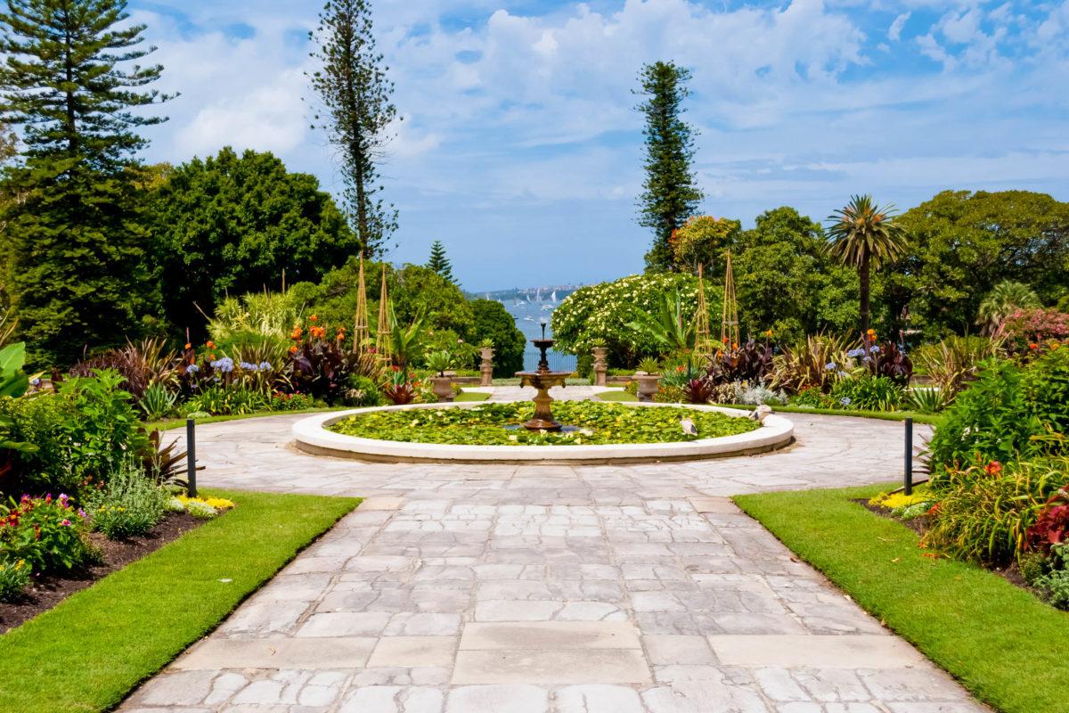 The Sydney Botanic Garden offers wonderful relaxation amid South Pacific flora, Australia - © Marco Saracco / Shutterstock