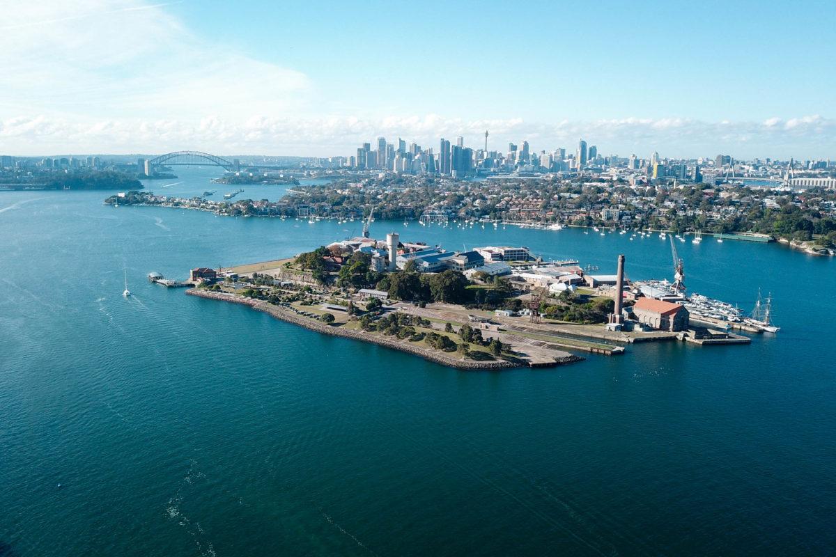In the harbour basin off Sydney lies Cockatoo Island - a former convict colony - a little sightseeing secret tip for Sydney holidaymakers - © katacarix / Shutterstock