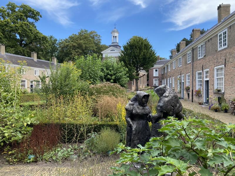 Beeld in Begijnhof Breda